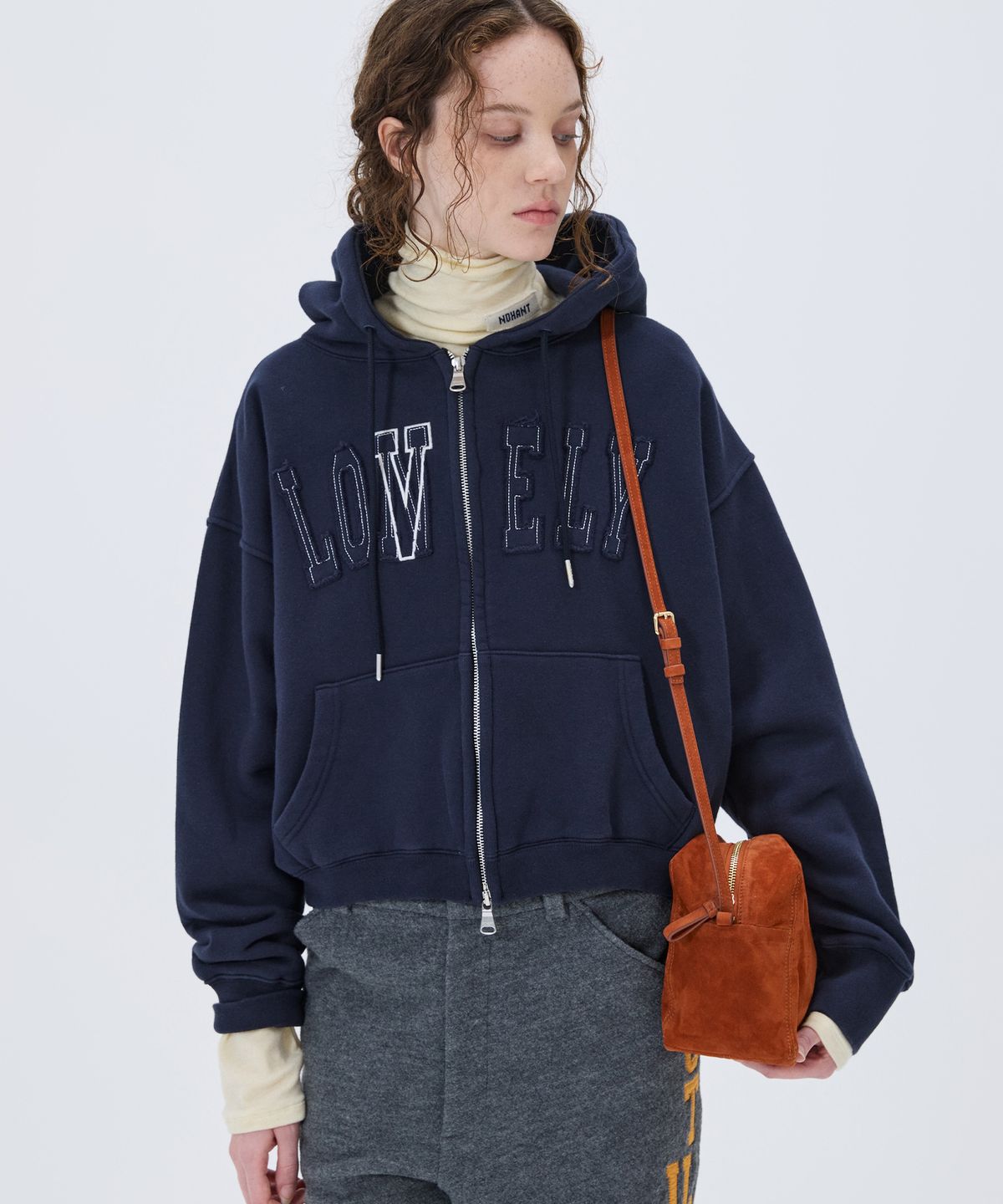 노앙(NOHANT) LONELY/LOVELY CROP HOODIE ZIP-UP NAVY