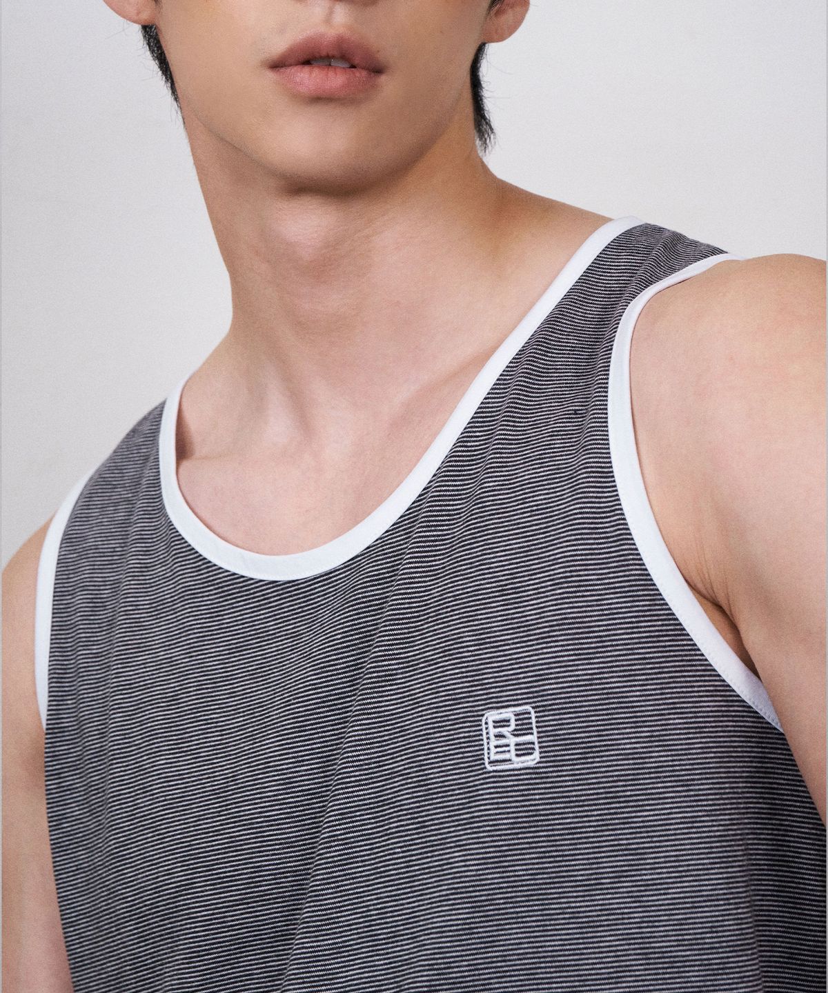레코딩하우스(RECORDINGHOUSE) REC STRIPE SLEEVELESS [BLACK]