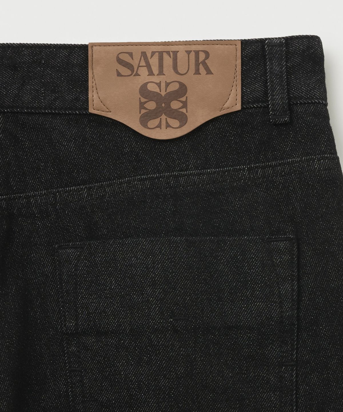 세터(SATUR) 와이드 커브드 데님 팬츠 블랙