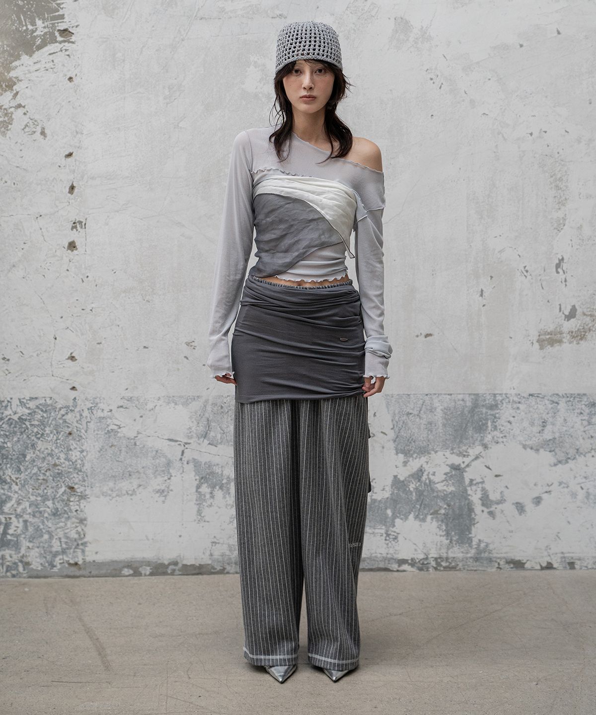 모산(MOSAN) LOGO PINSTRIPE WIDE SWEAT PANTS (GRAY)