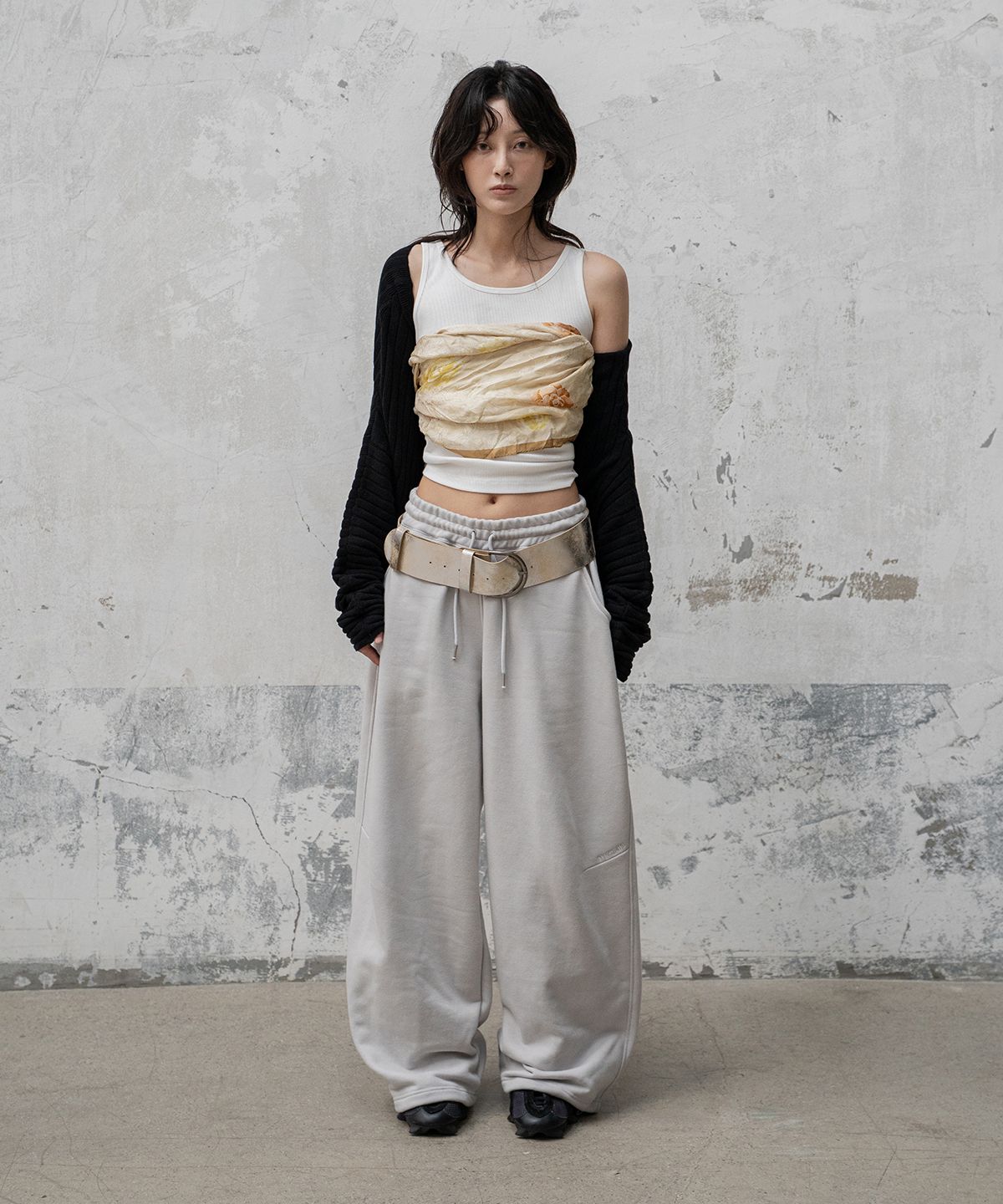 모산(MOSAN) LOGO WIDE SWEAT PANTS (BEIGE GRAY)