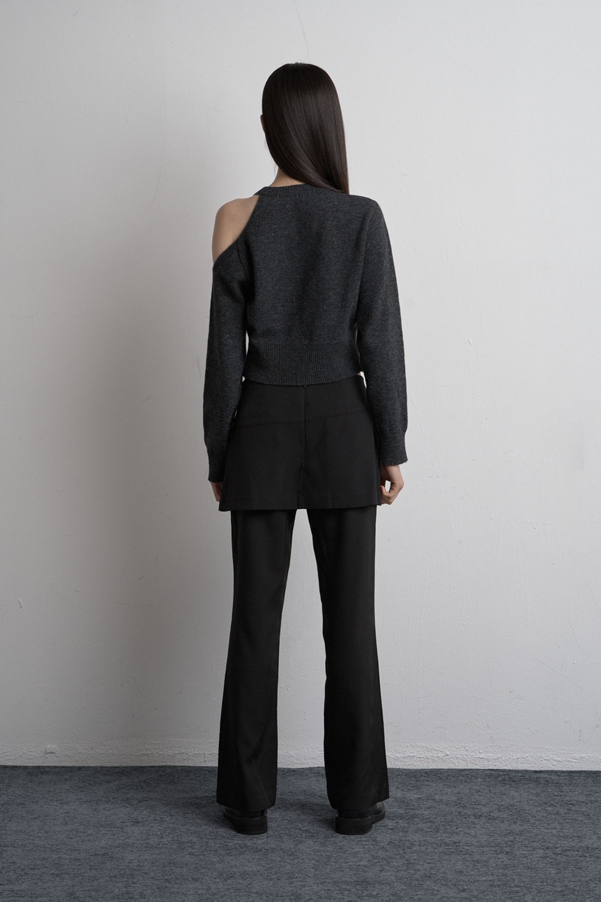 시너진(SYNERJYN) SHOULDER SLIT KNIT CARDIGAN CHARCOAL