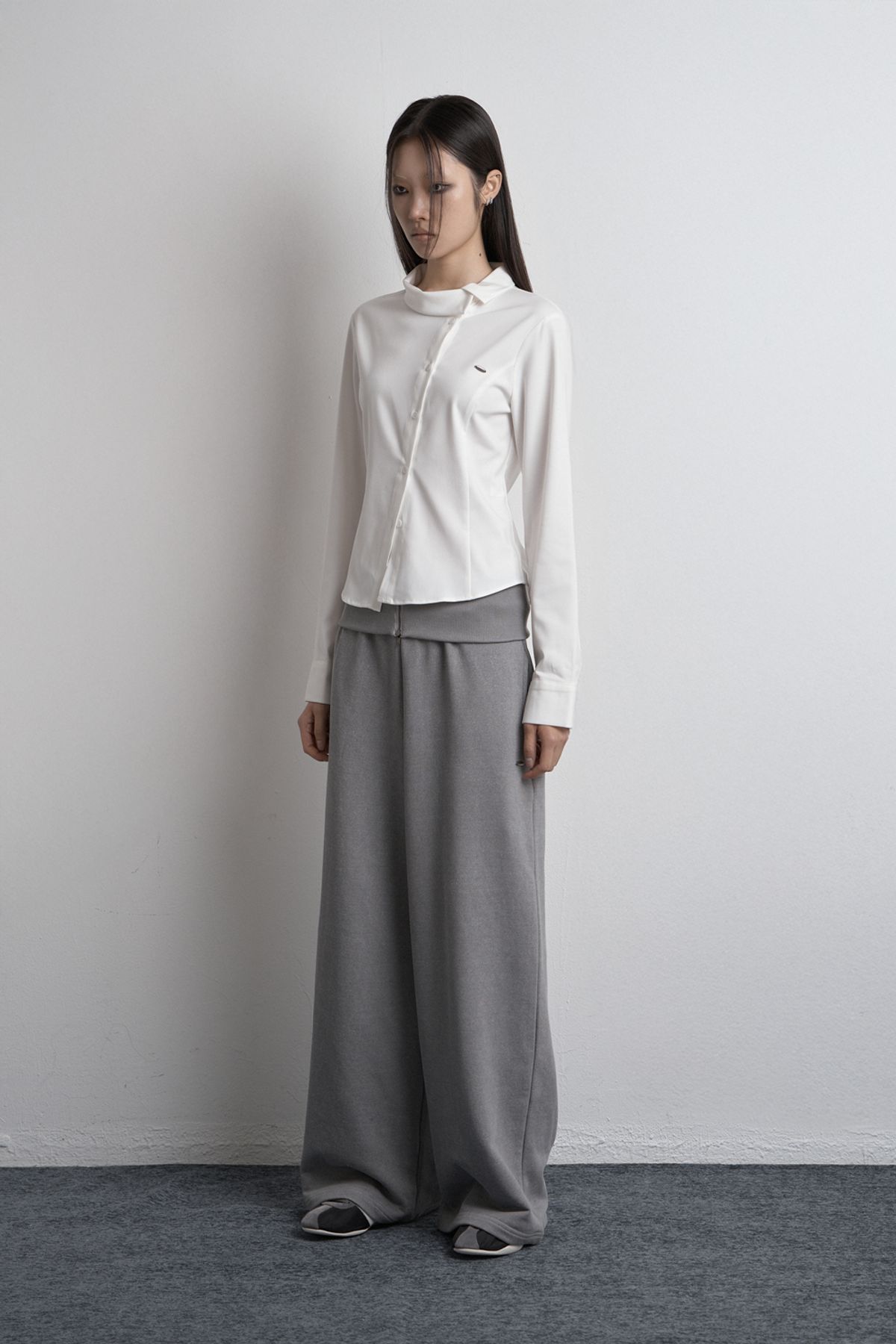 시너진(SYNERJYN) DIAGONAL UNBALANCED SHIRT WHITE