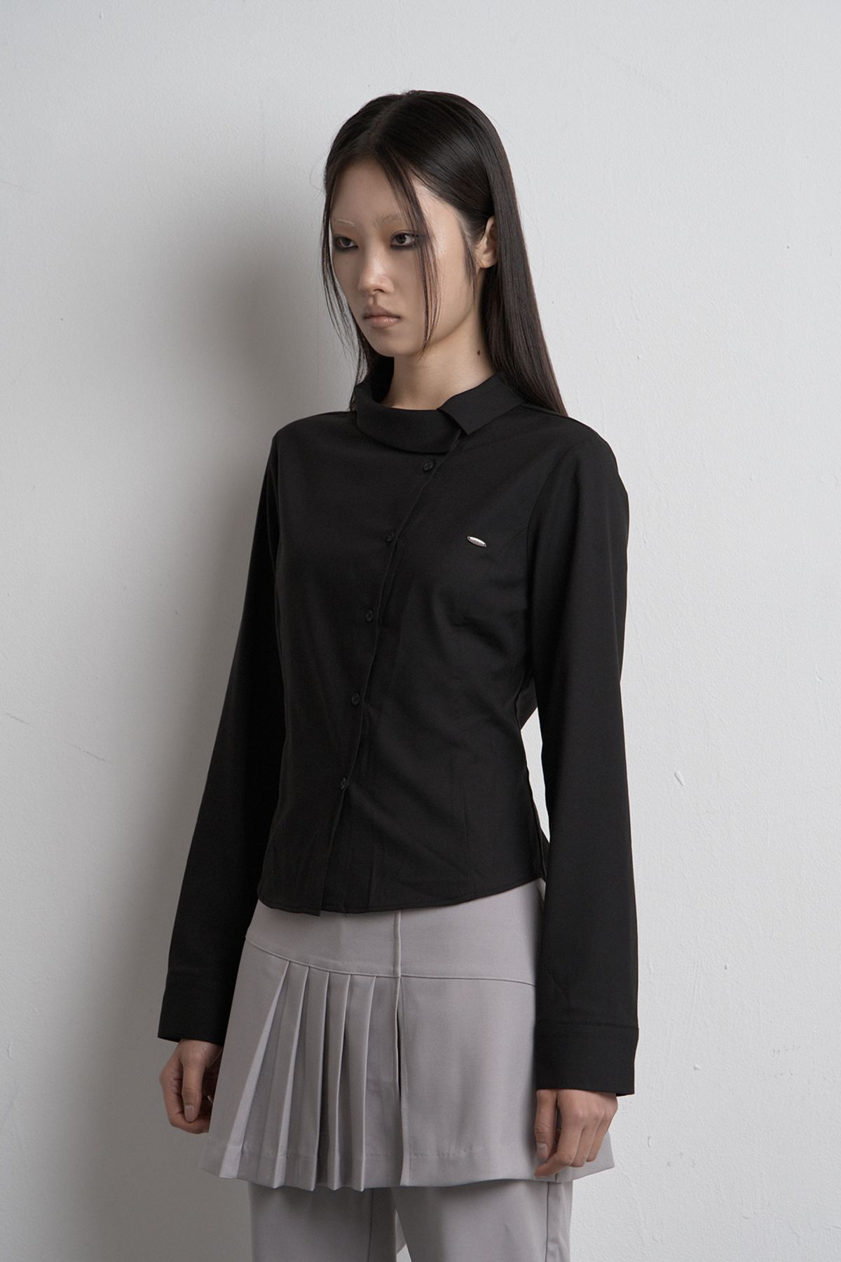 시너진(SYNERJYN) DIAGONAL UNBALANCED SHIRT BLACK