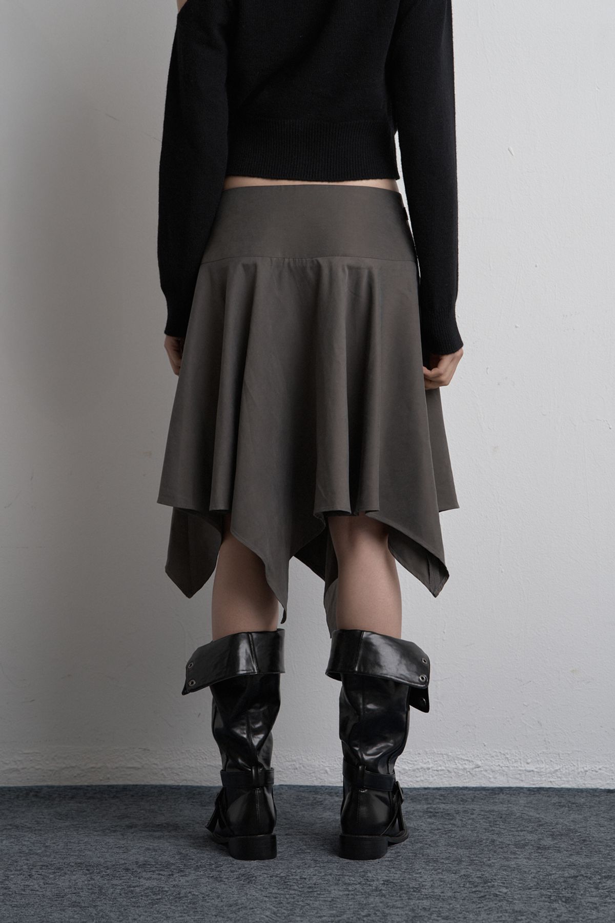 시너진(SYNERJYN) EYELET UNBALANCED MIDI SKIRT CHARCOAL