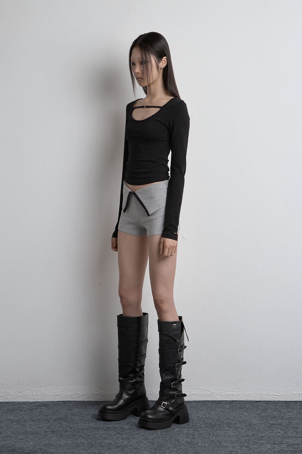 시너진(SYNERJYN) FOLD TWO-WAY KNIT SHORTS LIGHT GRAY
