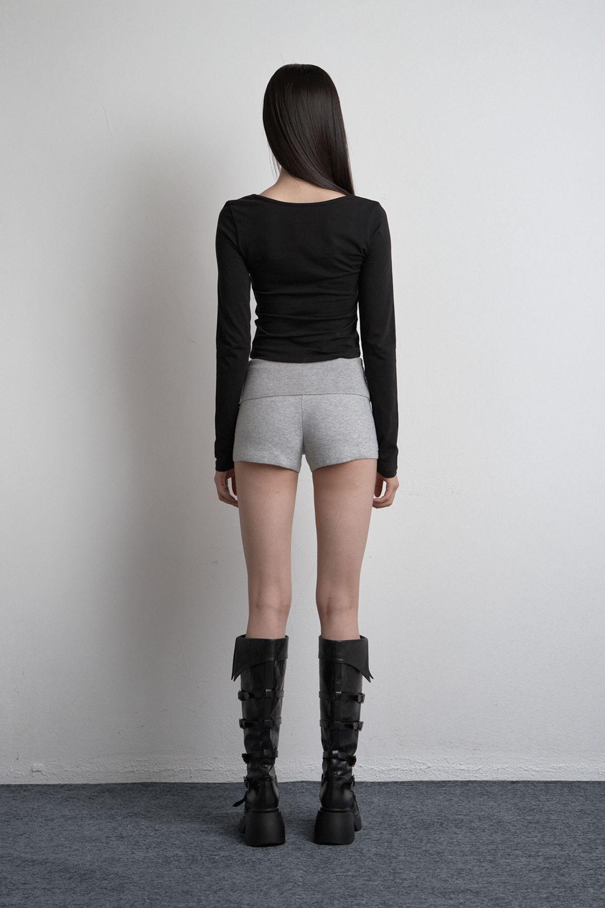 시너진(SYNERJYN) FOLD TWO-WAY KNIT SHORTS LIGHT GRAY