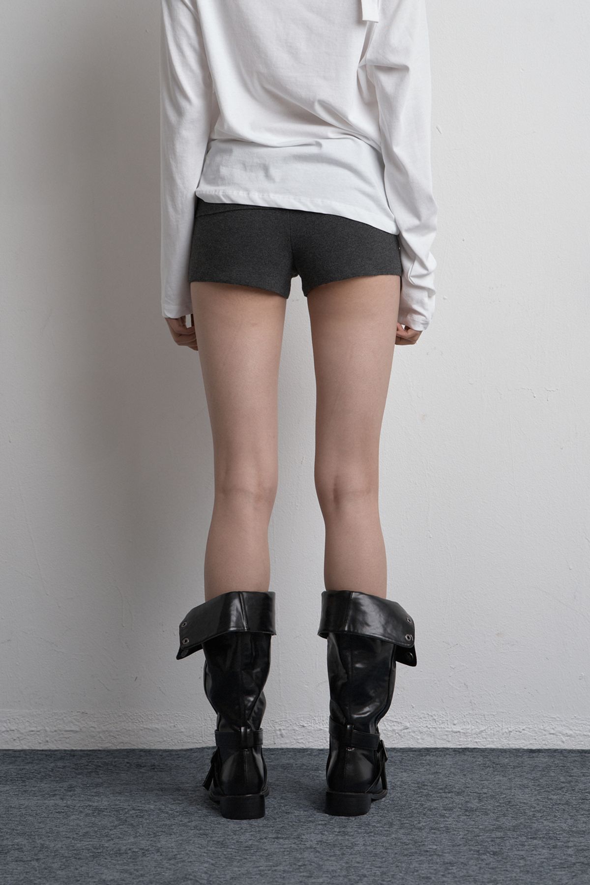 시너진(SYNERJYN) FOLD TWO-WAY KNIT SHORTS CHARCOAL