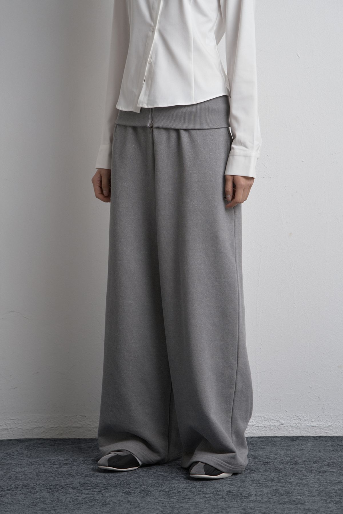 시너진(SYNERJYN) FOLD ZIPPER WIDE SWEATPANTS GRAY
