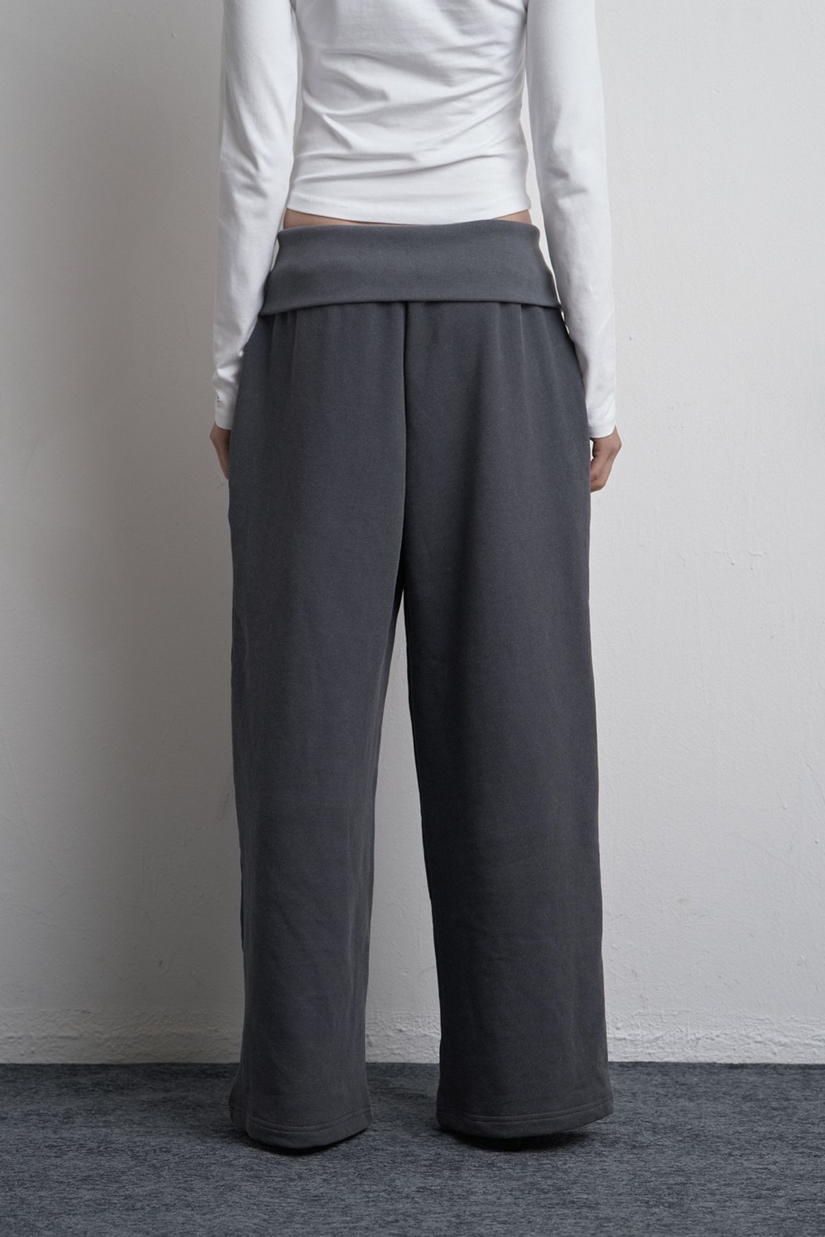 시너진(SYNERJYN) FOLD ZIPPER WIDE SWEATPANTS ASH BLUE