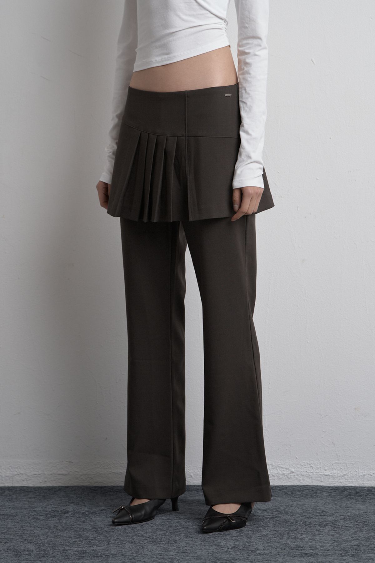 시너진(SYNERJYN) UNBALANCED SKIRT PANTS LIGHT CHARCOAL