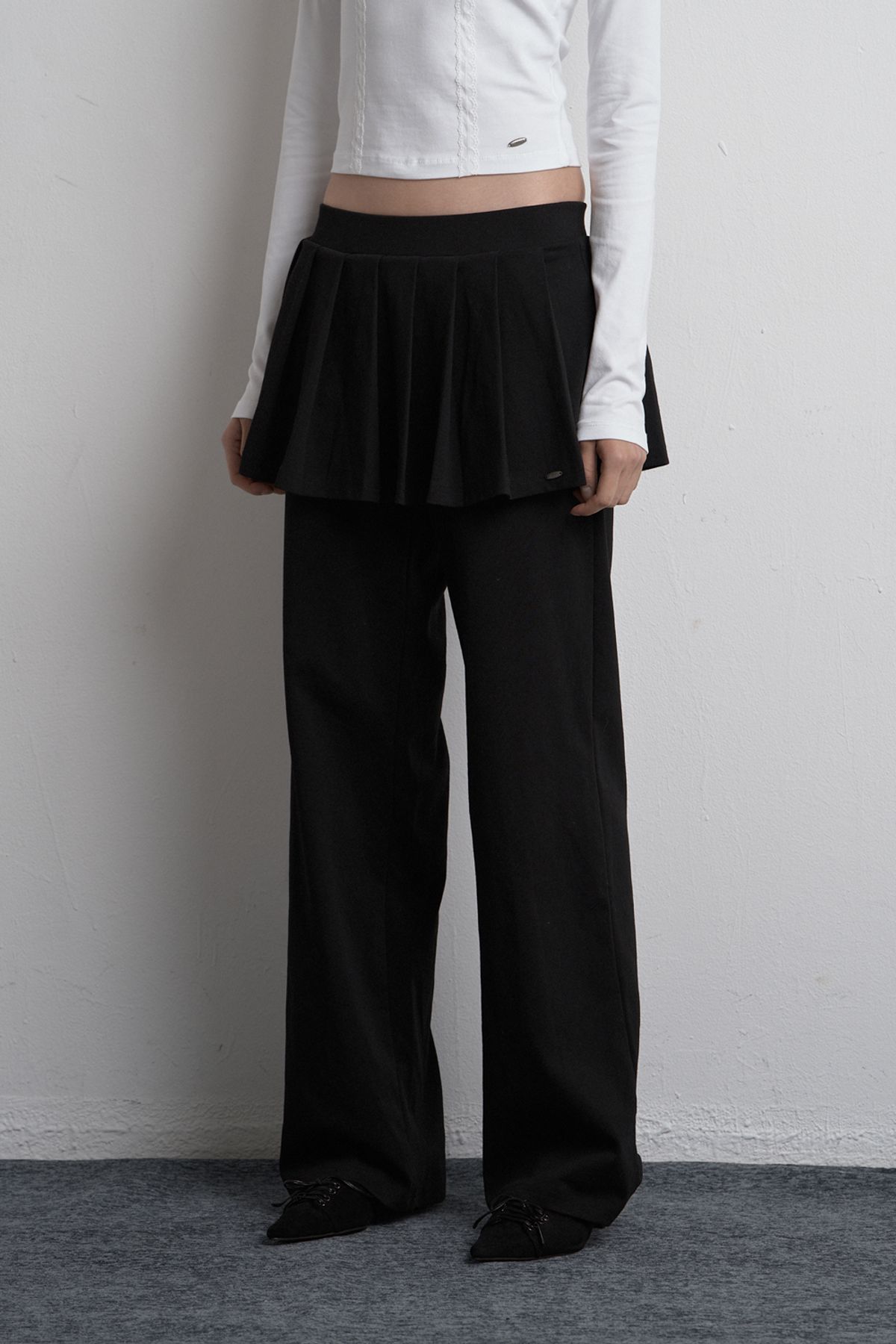 시너진(SYNERJYN) BANDING PLEATED SKIRT PANTS BLACK