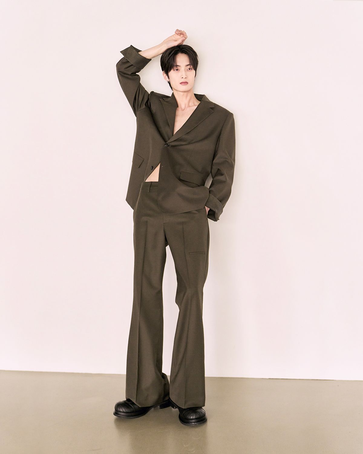 헤오진(HEOJIN) 초크 포켓 울 플레어 슬랙스_카키브라운