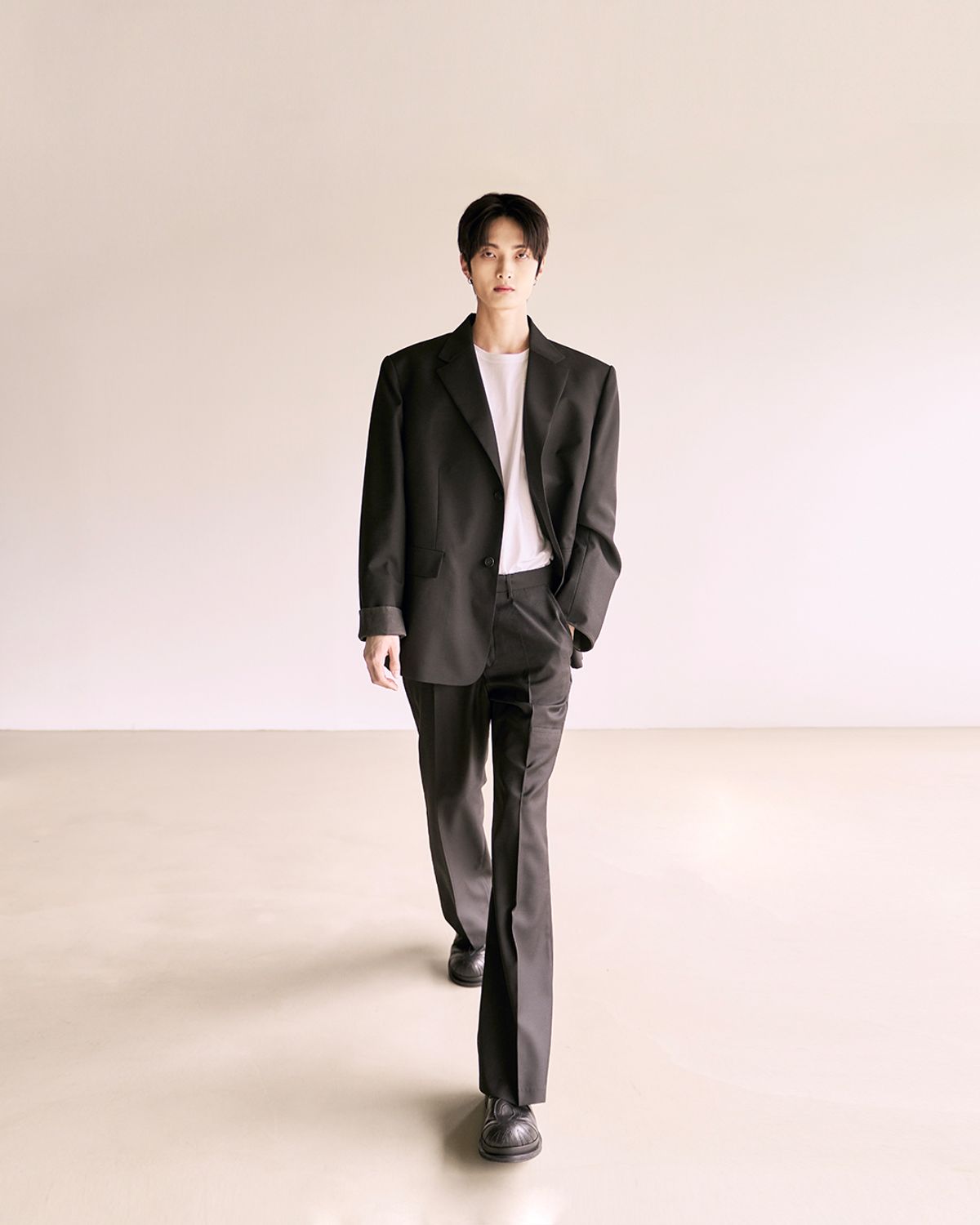 헤오진(HEOJIN) 초크 포켓 울 플레어 슬랙스_블랙