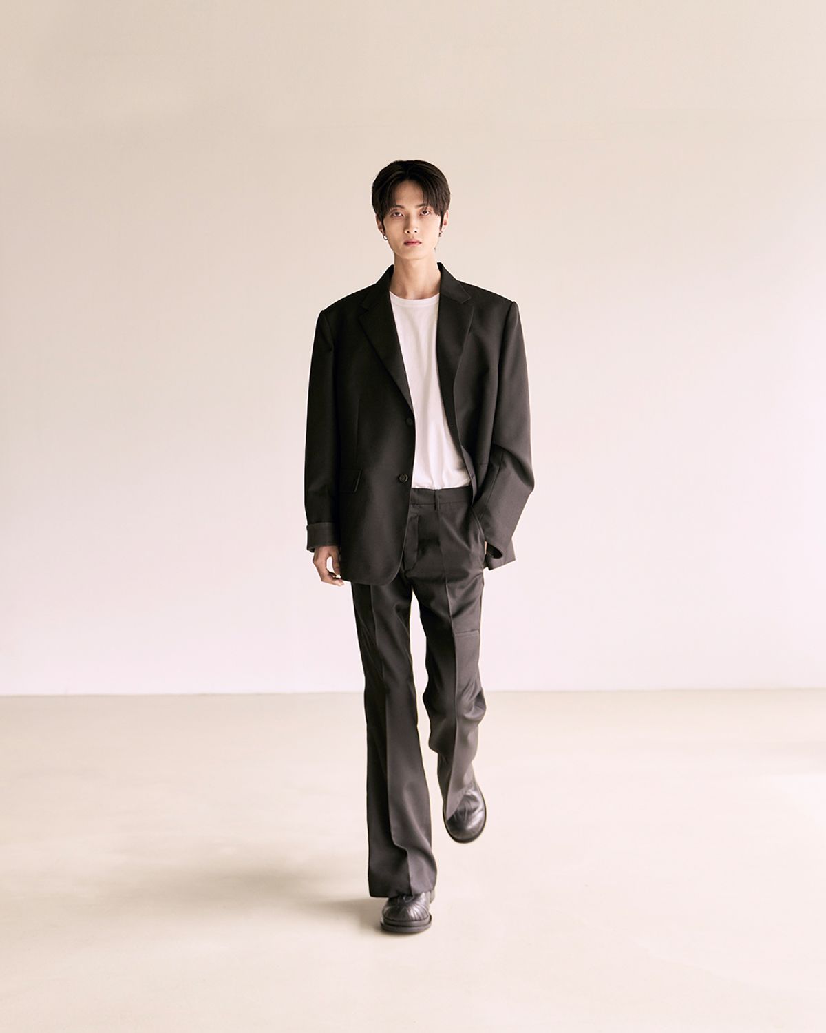 헤오진(HEOJIN) 초크 포켓 울 플레어 슬랙스_블랙