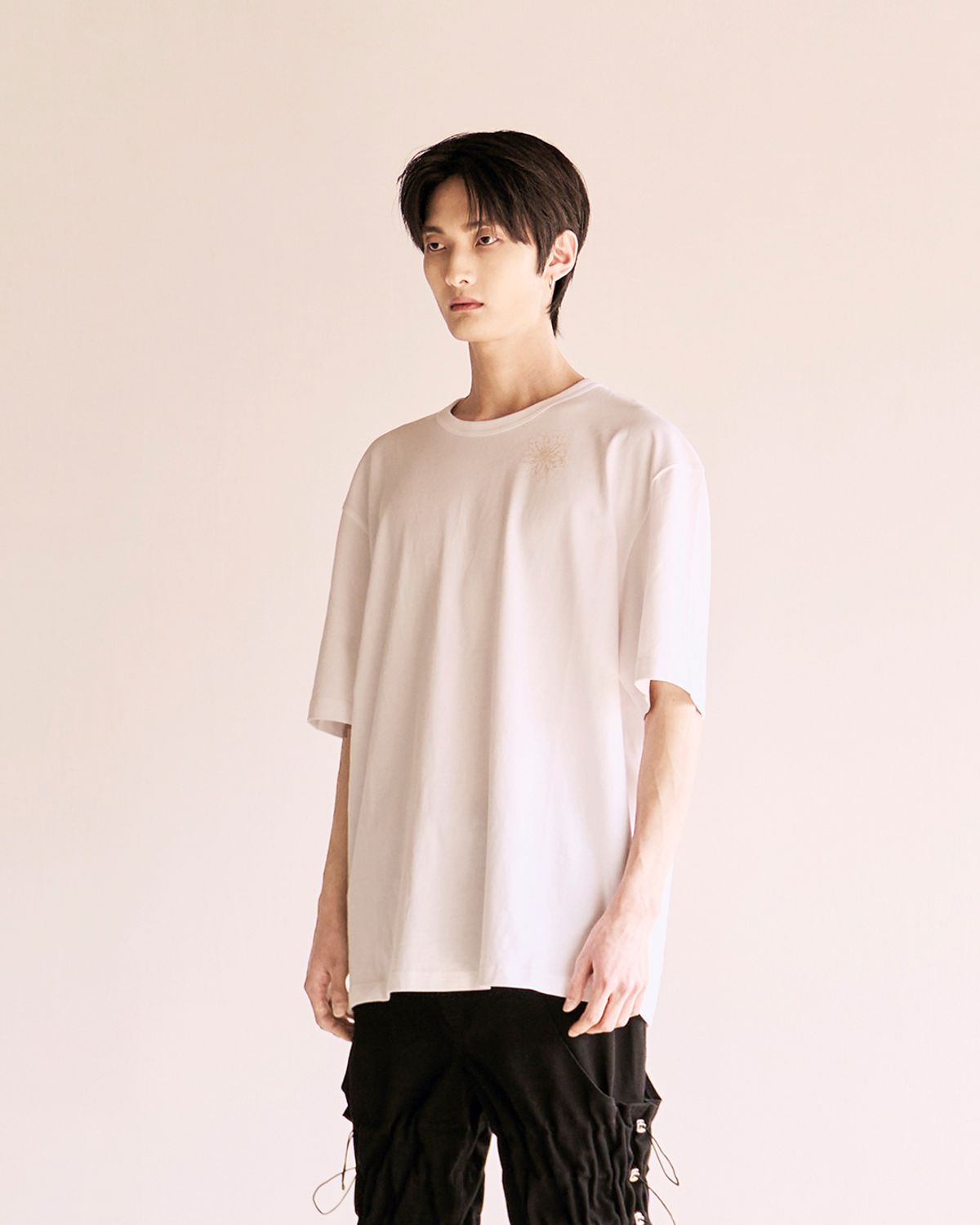 헤오진(HEOJIN) 플라워 그래픽 티셔츠_화이트 (Recycle Fabric)