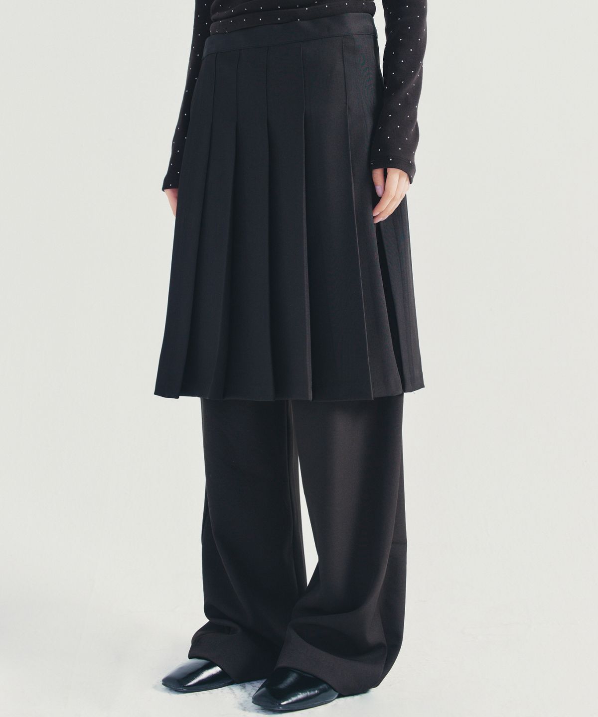 닉앤니콜(NICK&NICOLE) LAYERED PLEATS WRAP SKIRT_BLACK
