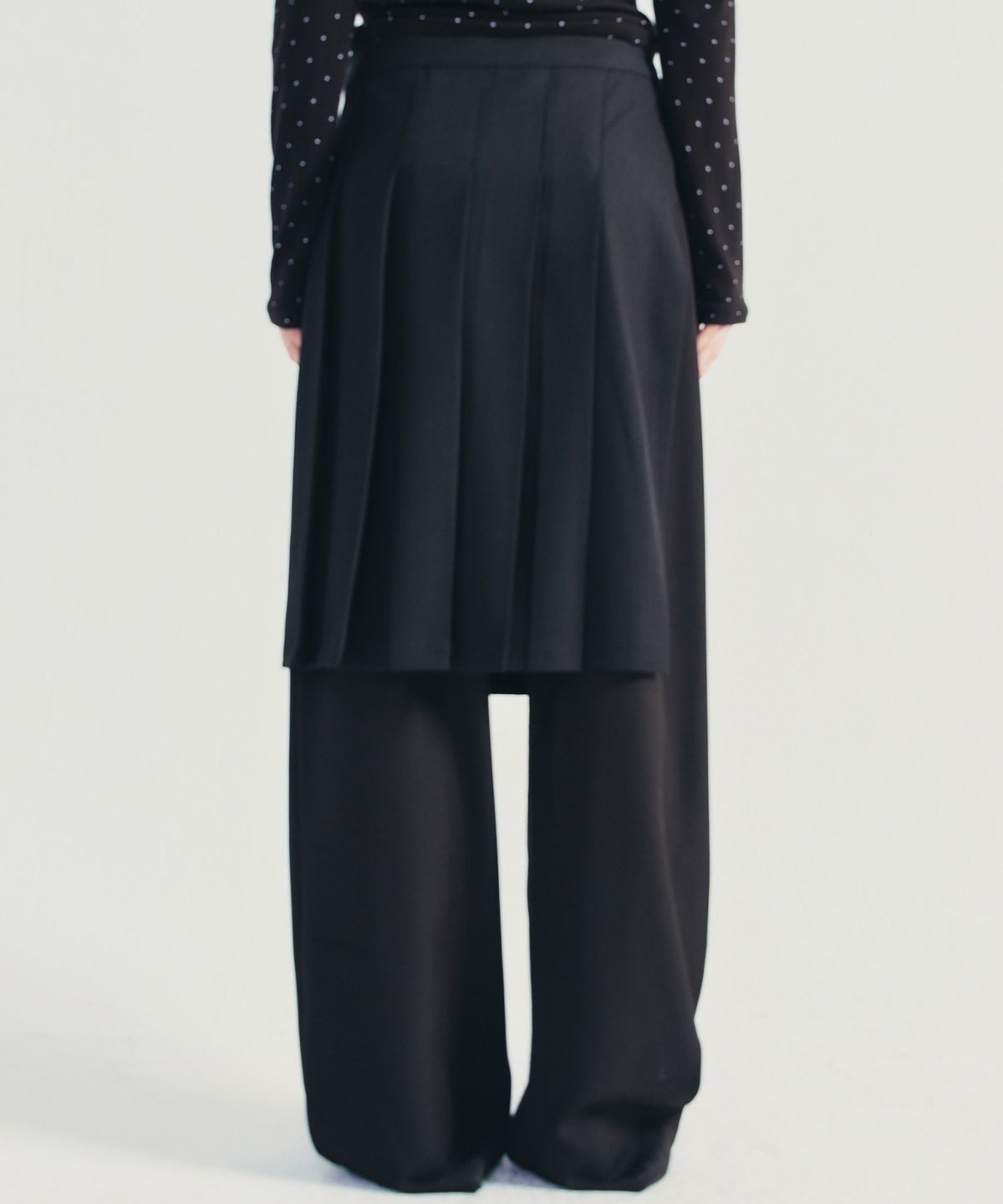 닉앤니콜(NICK&NICOLE) LAYERED PLEATS WRAP SKIRT_BLACK