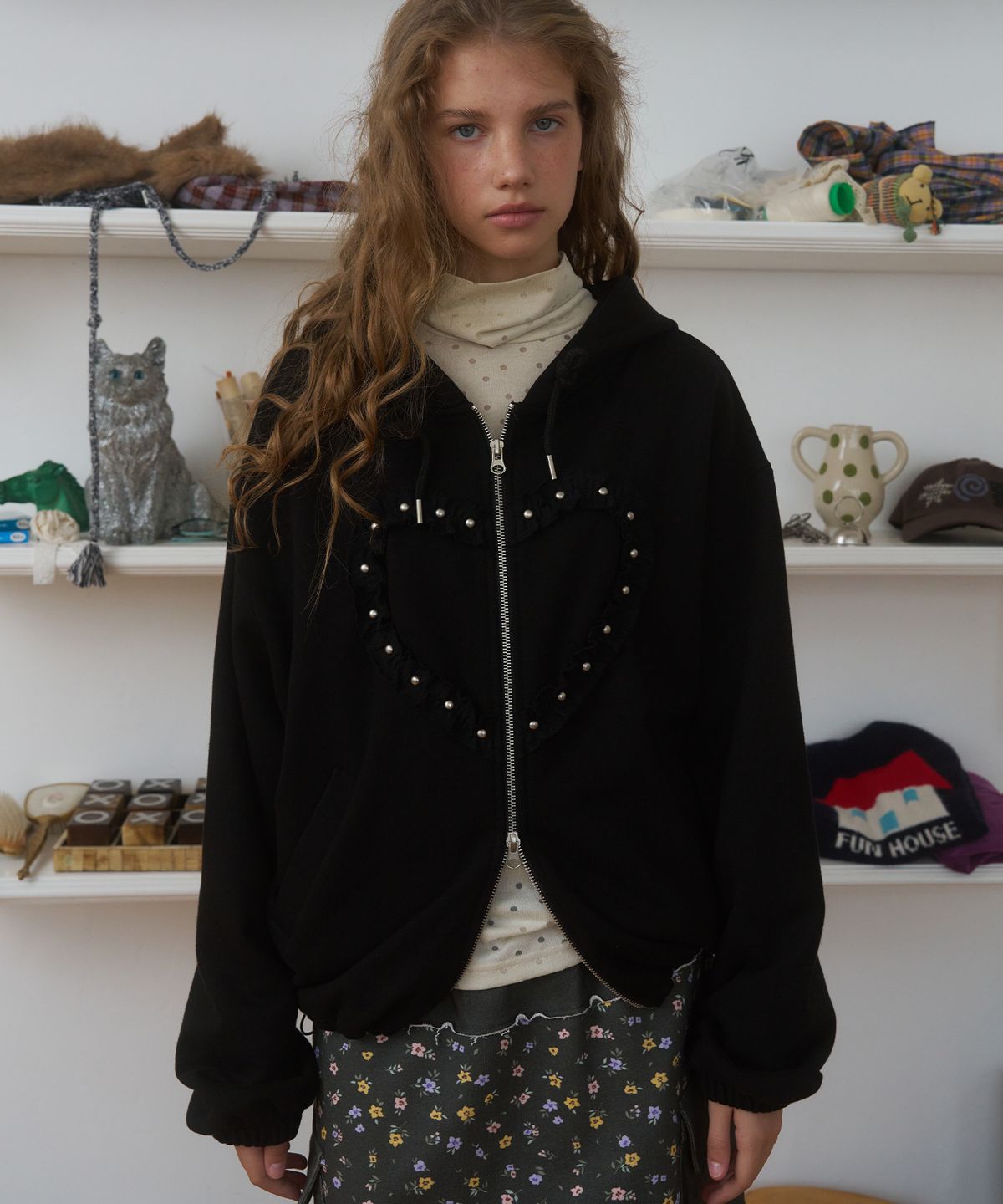 펀프롬펀(FUNFROMFUN) Frill Heart Hoodie, Black