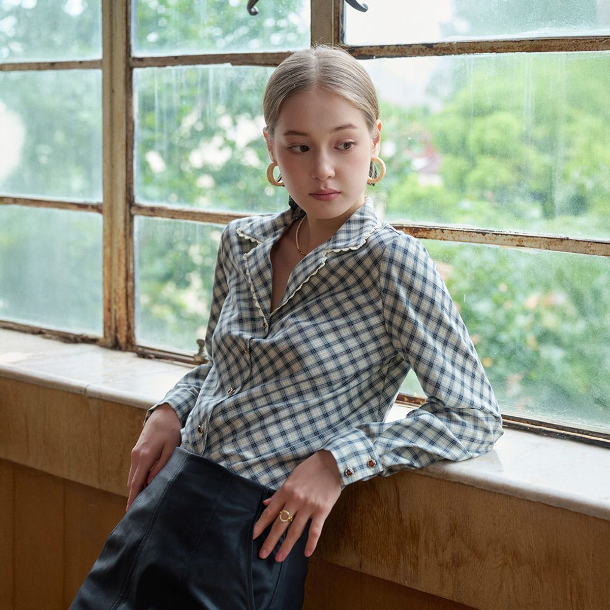 심플레트로(SIMPLE RETRO) SR_Light plaid long-sleeved blouse