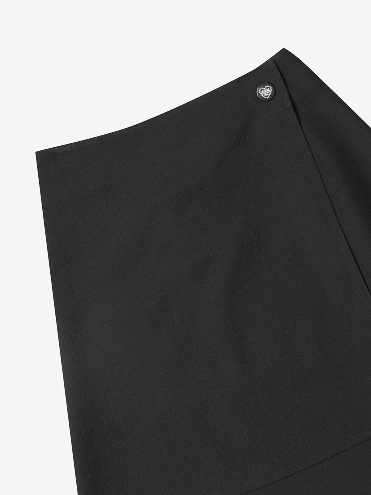 엘유브이엠(LUVM) MINI FLARE SKIRT_BLACK