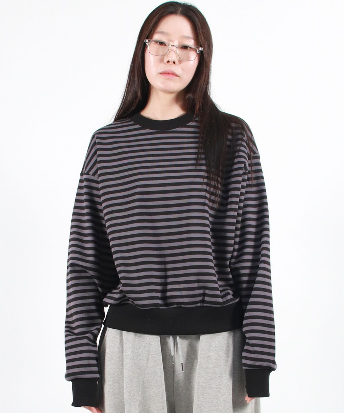드마크(DEMARC) STRIPE MEDIUM-FIT SWEATSHIRT - Black