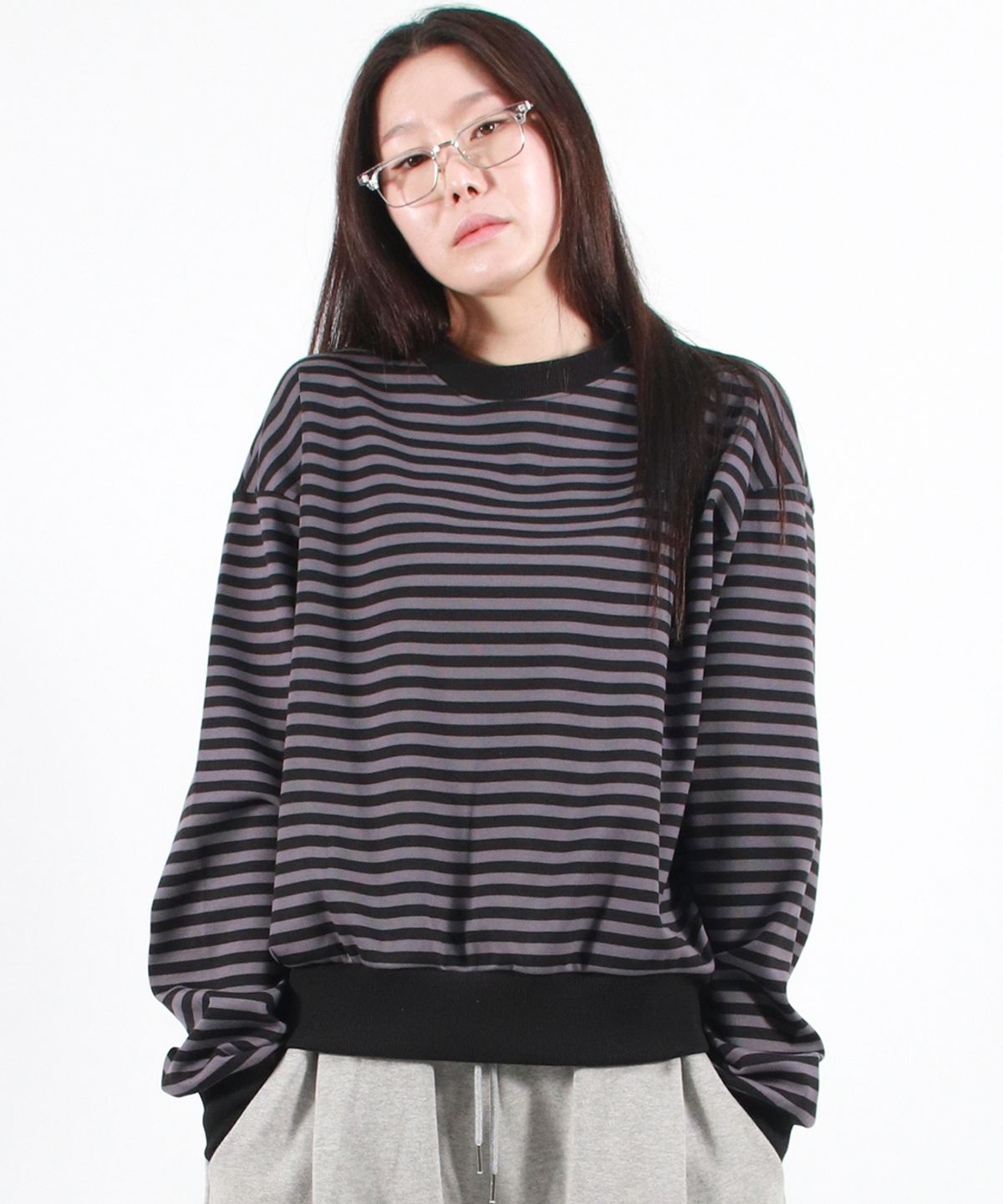 드마크(DEMARC) STRIPE MEDIUM-FIT SWEATSHIRT - Black