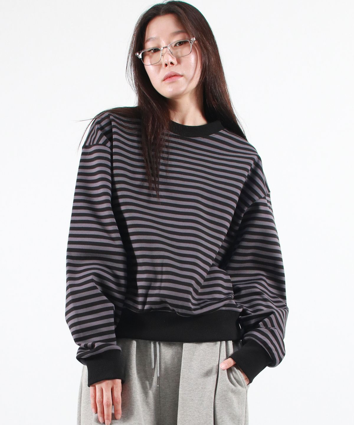 드마크(DEMARC) STRIPE MEDIUM-FIT SWEATSHIRT - Black