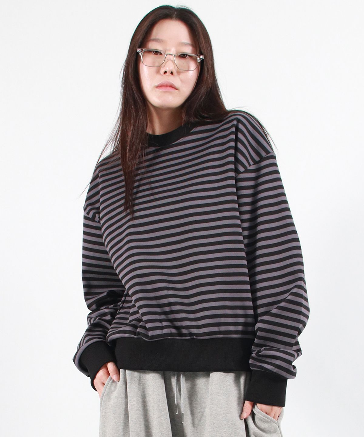 드마크(DEMARC) STRIPE MEDIUM-FIT SWEATSHIRT - Black