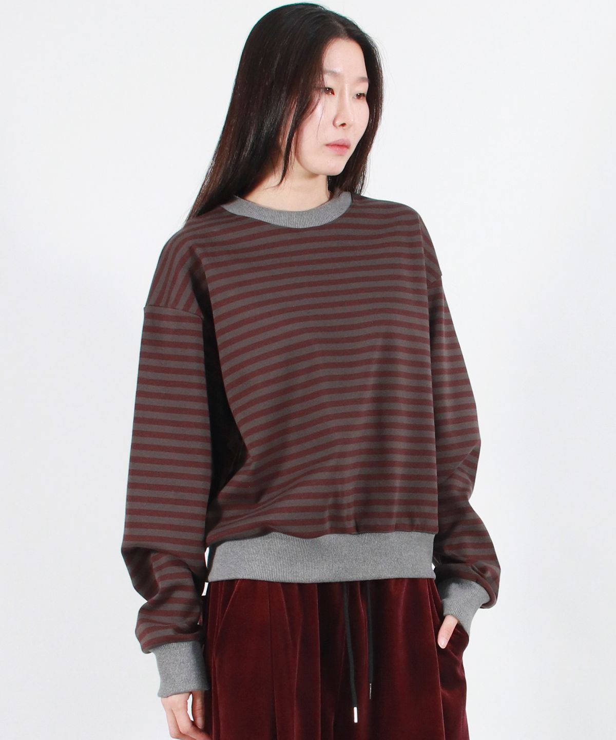 드마크(DEMARC) STRIPE MEDIUM-FIT SWEATSHIRT -  Burgundy