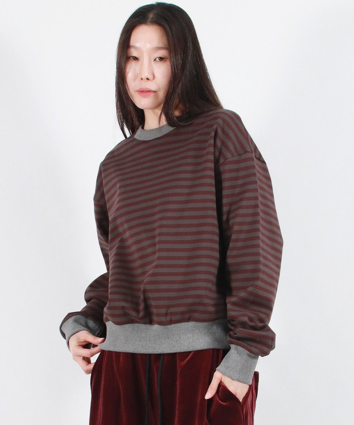 드마크(DEMARC) STRIPE MEDIUM-FIT SWEATSHIRT -  Burgundy