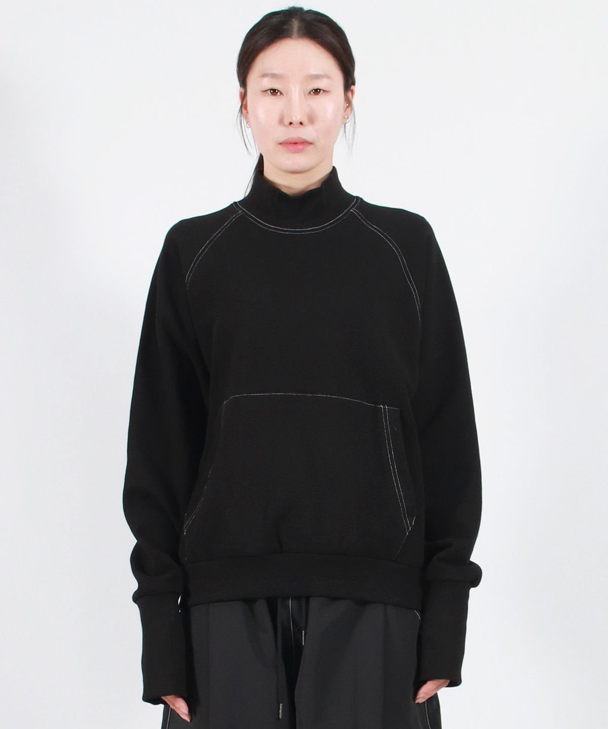 드마크(DEMARC) HIGH-NECK MEDIUM-FIT STITCH RAGLAN SWEATSHIRT -  Black