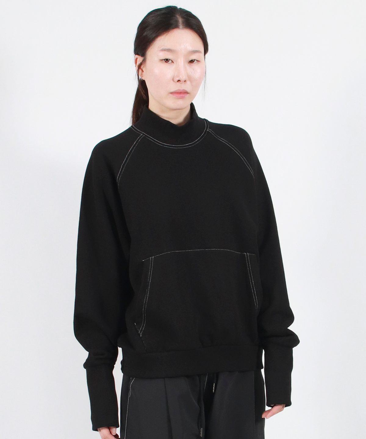드마크(DEMARC) HIGH-NECK MEDIUM-FIT STITCH RAGLAN SWEATSHIRT -  Black
