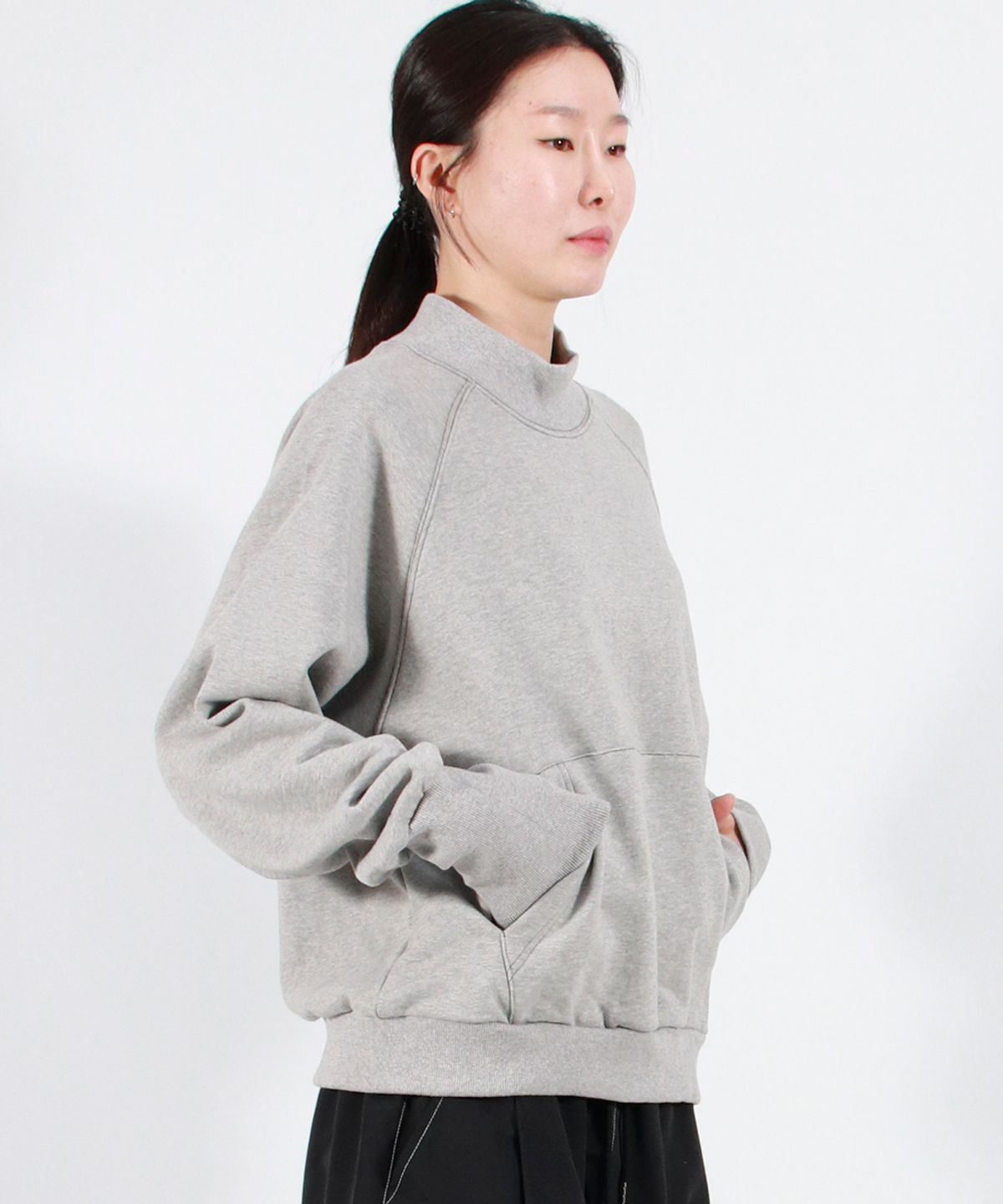 드마크(DEMARC) HIGH-NECK MEDIUM-FIT STITCH RAGLAN SWEATSHIRT -  Gray