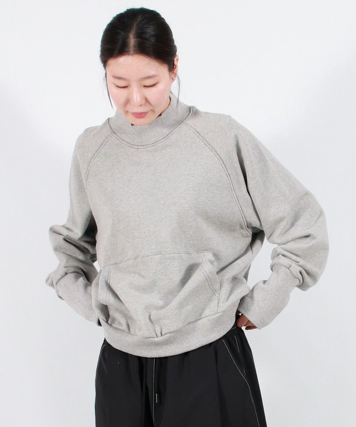 드마크(DEMARC) HIGH-NECK MEDIUM-FIT STITCH RAGLAN SWEATSHIRT -  Gray