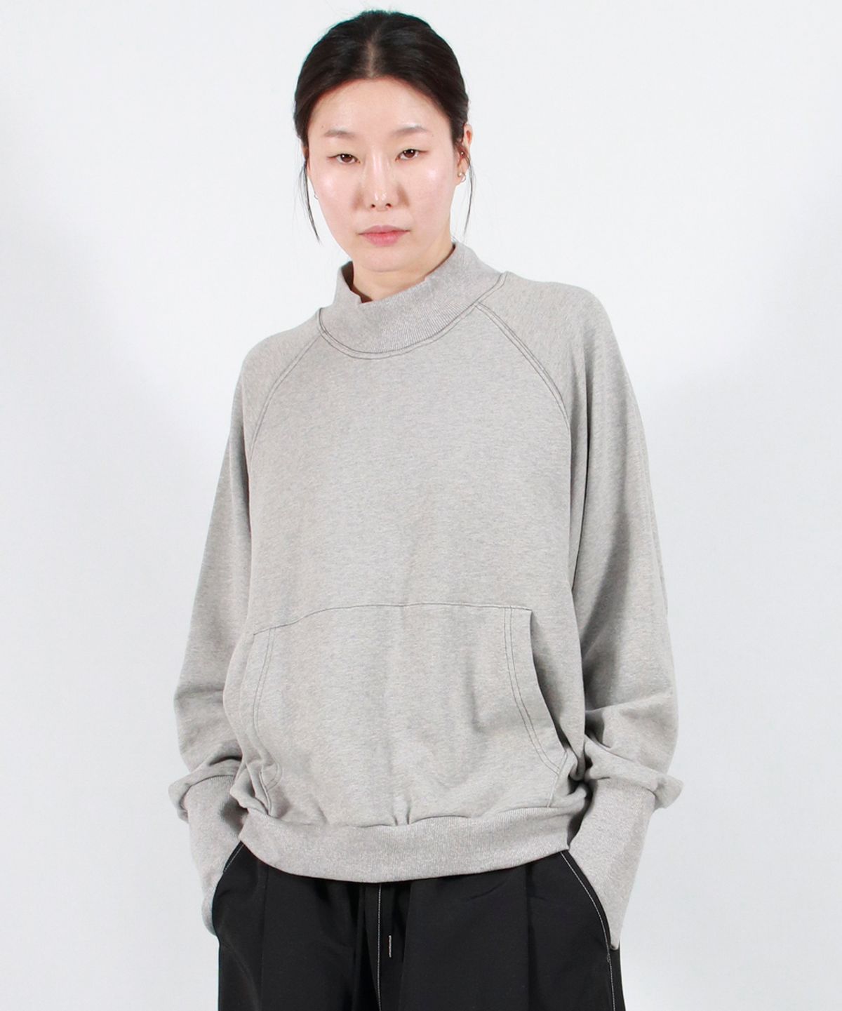 드마크(DEMARC) HIGH-NECK MEDIUM-FIT STITCH RAGLAN SWEATSHIRT -  Gray
