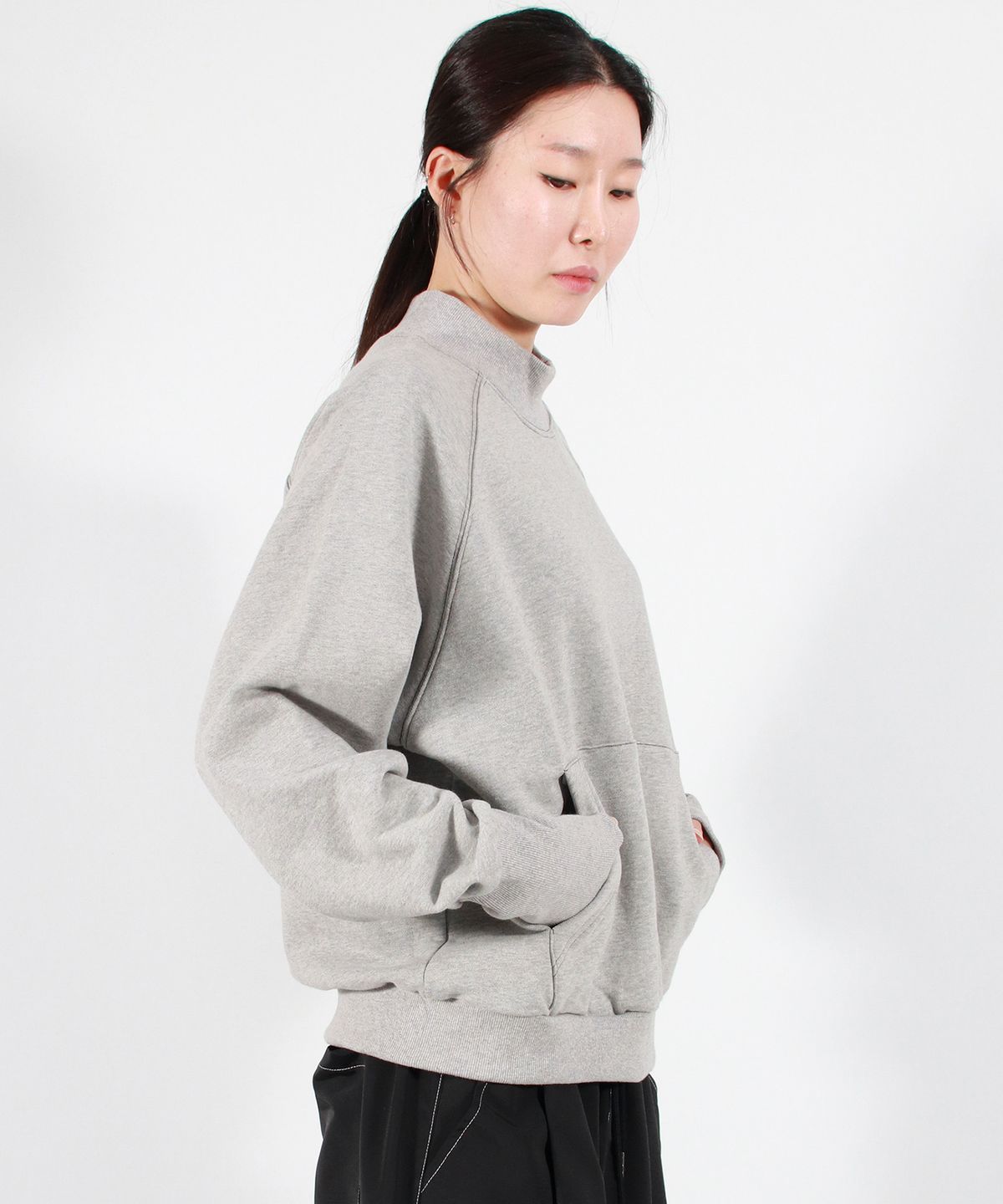 드마크(DEMARC) HIGH-NECK MEDIUM-FIT STITCH RAGLAN SWEATSHIRT -  Gray
