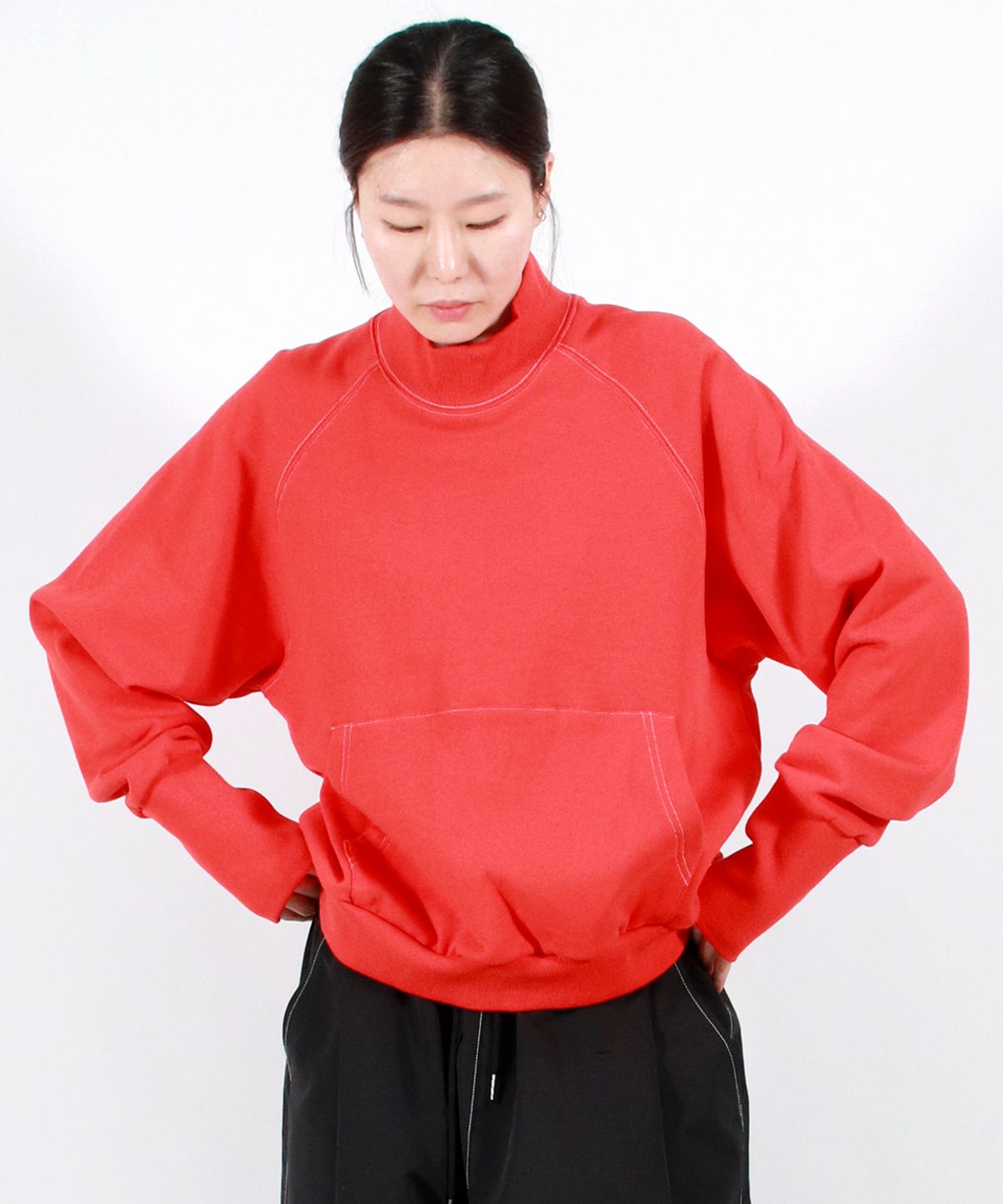 드마크(DEMARC) HIGH-NECK MEDIUM-FIT STITCH RAGLAN SWEATSHIRT -  Red