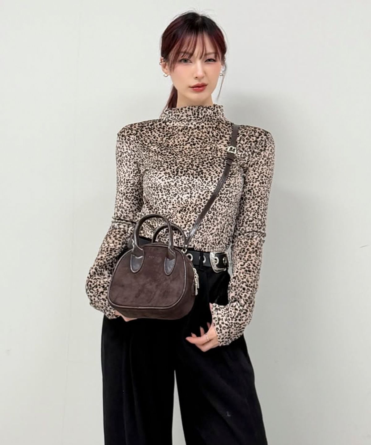 드마크(DEMARC) LEOPARD HIGH-NECK LONG SLEEVE TEE -  Beige