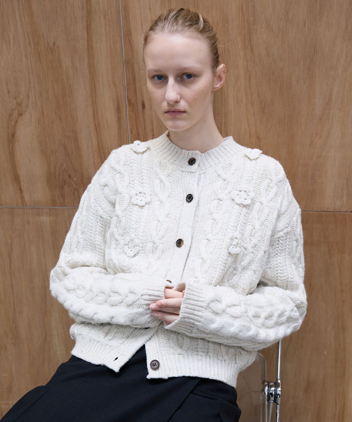 르바(LEVAR) Flower Wool-nep Cardigan - Nep White