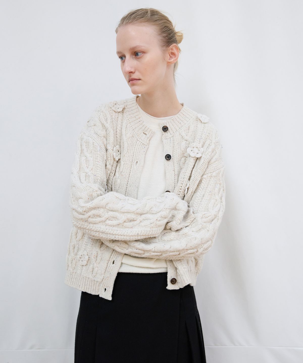 르바(LEVAR) Flower Wool-nep Cardigan - Nep White