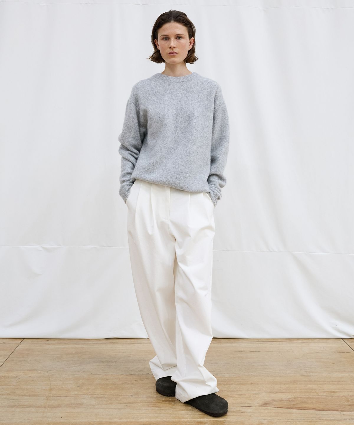 르바(LEVAR) Pleats-Back Wool Round Knit - Melange grey