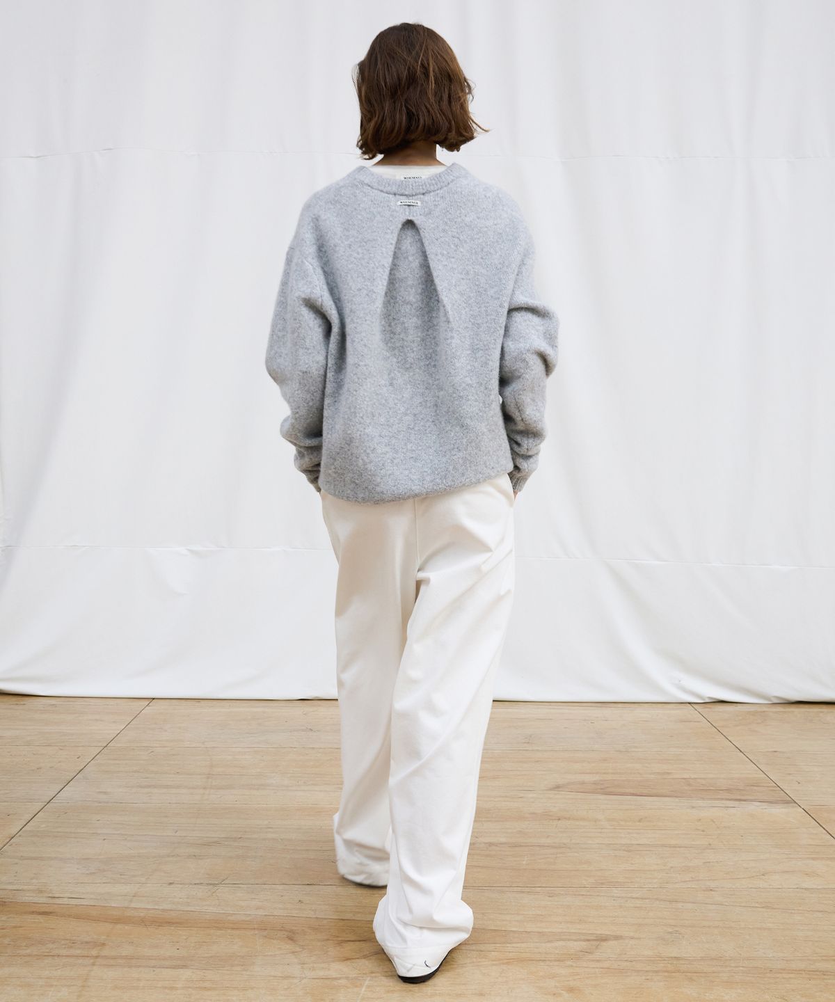 르바(LEVAR) Pleats-Back Wool Round Knit - Melange grey