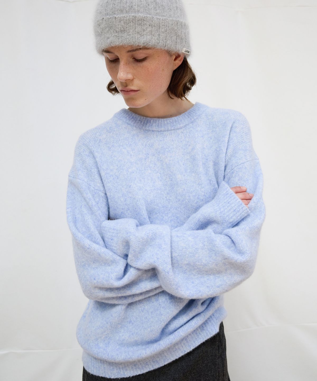 르바(LEVAR) Pleats-Back Wool Round Knit - Soft Blue