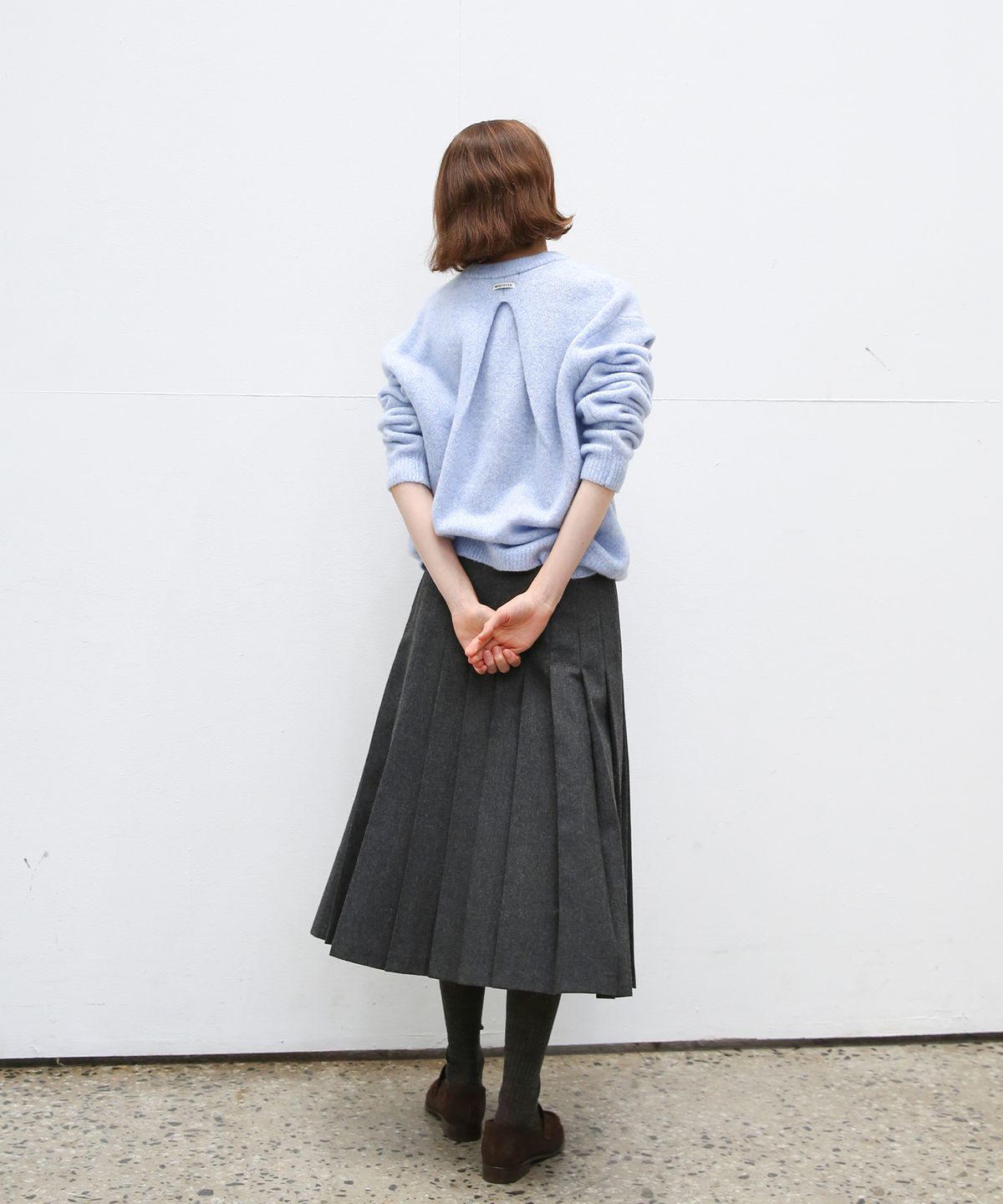 르바(LEVAR) Pleats-Back Wool Round Knit - Soft Blue