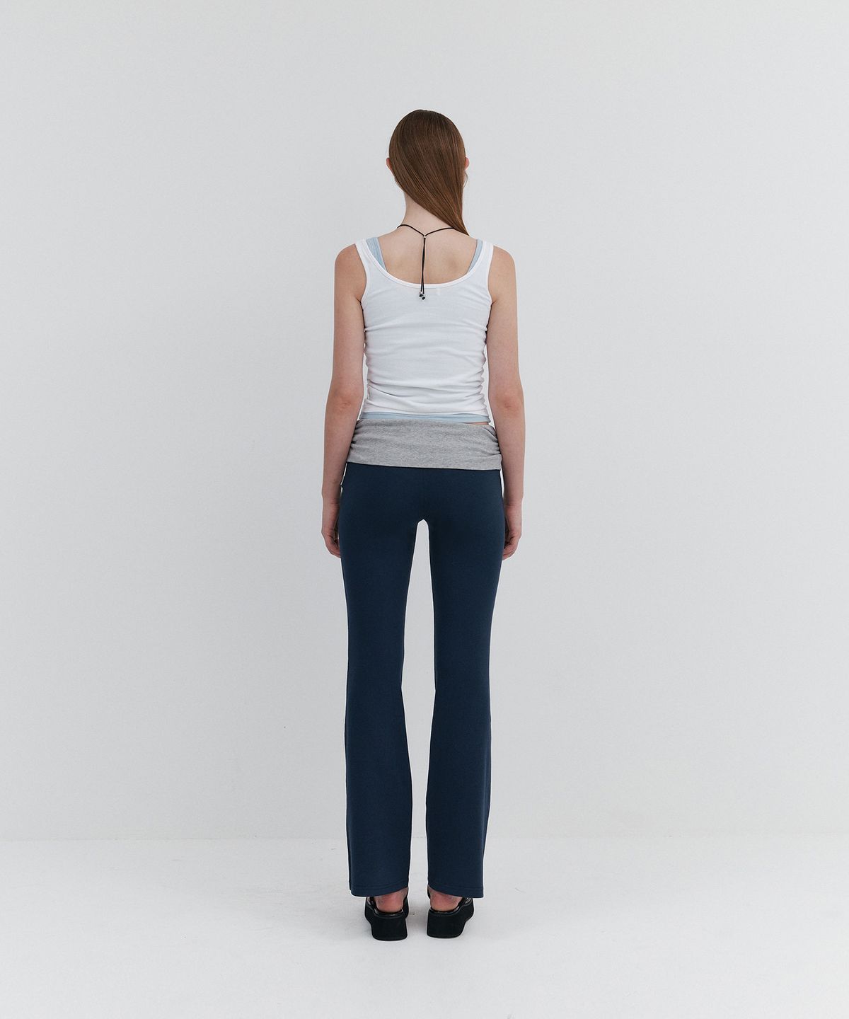 우네(OONE) Roll-Up Flare Pants_Navy