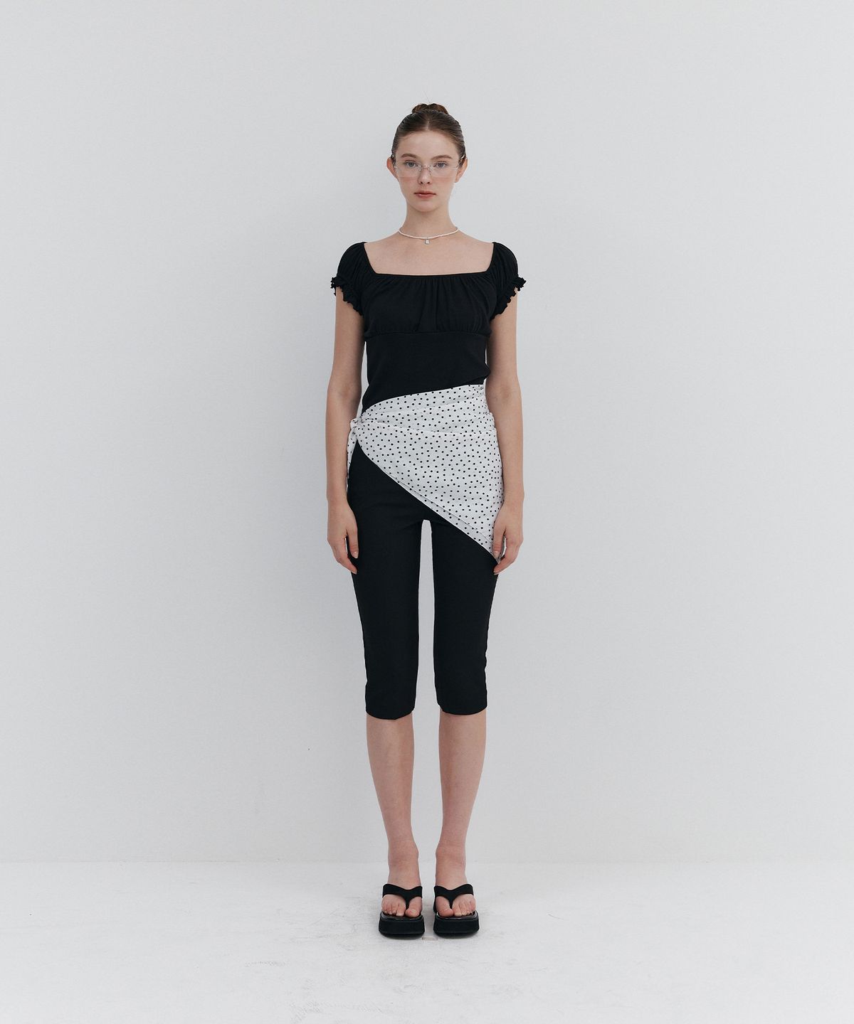 우네(OONE) Square Neck Shirring Top_Black
