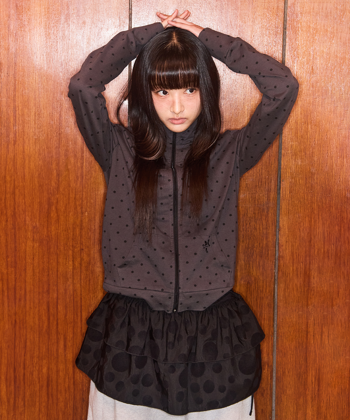 잇자바이브(ITZAVIBE) DOT SYMBOL ZIP UP - CHARCOAL