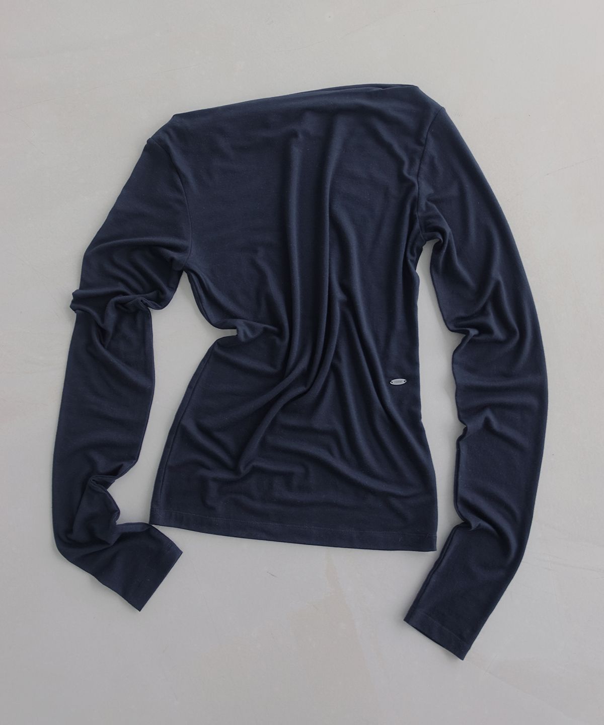 모산(MOSAN) ONE-SHOULDER LONG-SLEEVE T-SHIRT(BLACK)