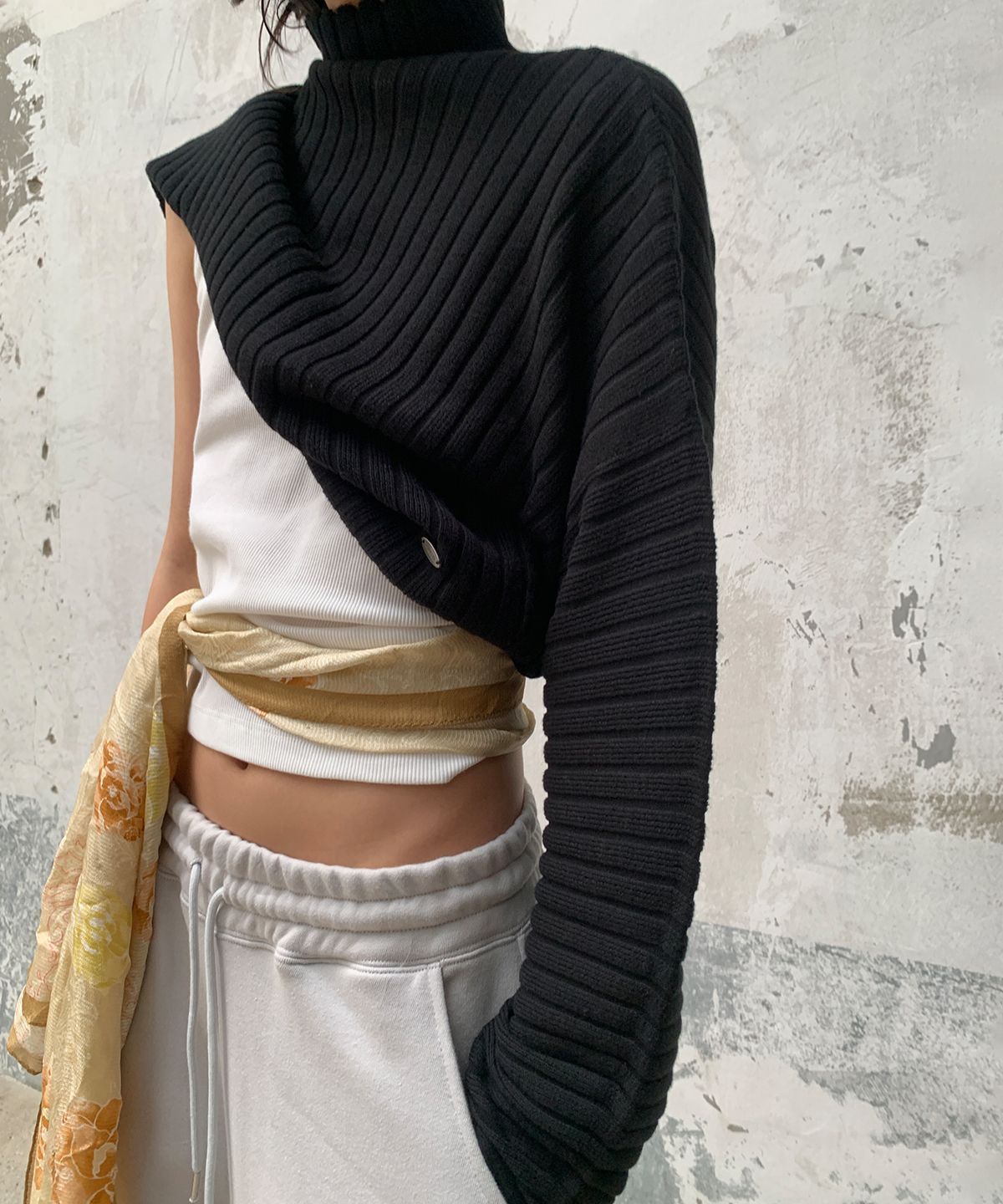 모산(MOSAN) RIBBED OVERFIT TURTLENECK KNIT (BLACK)